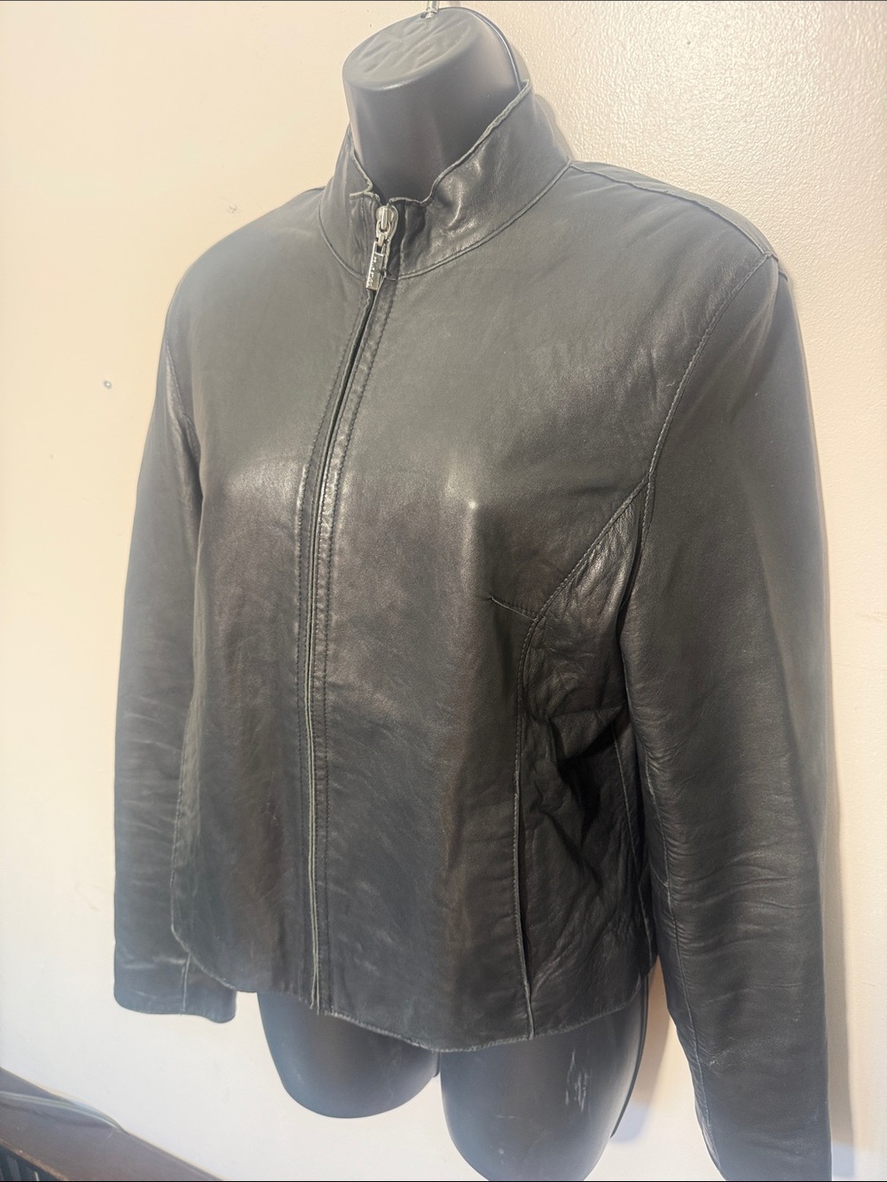 Vintage Wilsons Pelle Studio Women's Black Leather Jacket (Medium)